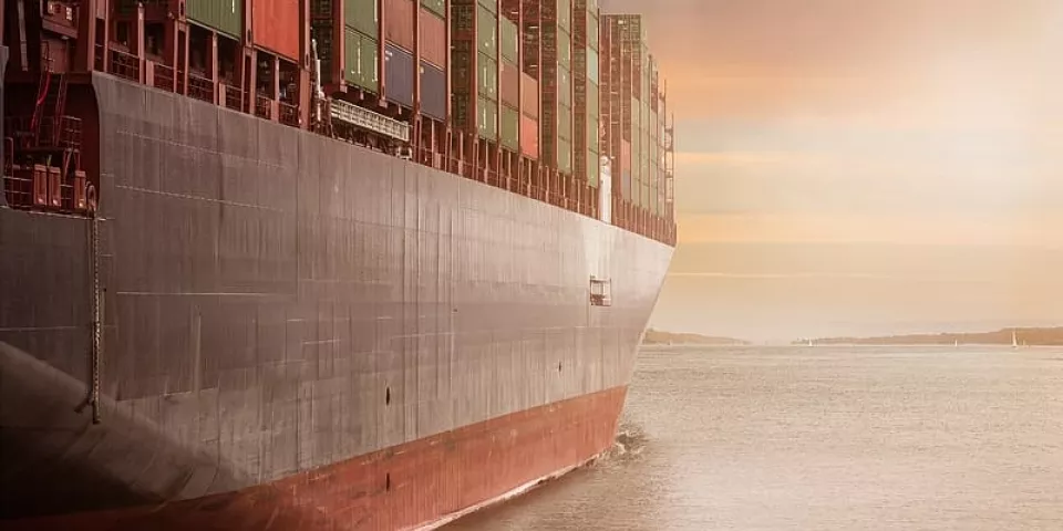 vrachtschip op zee